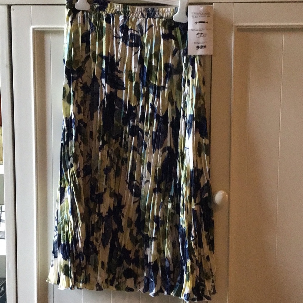 Travel Smith Pleated Midi Skirt